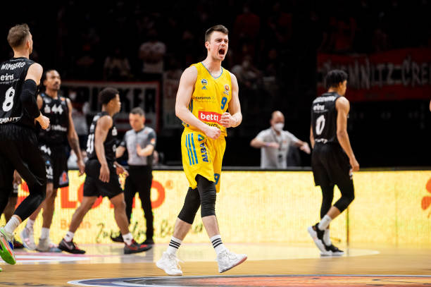 军的山东泰 军的山东泰